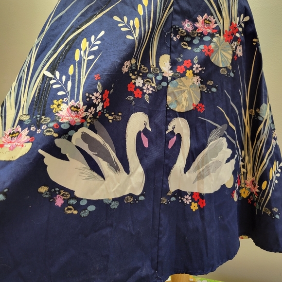 Women's swan dress 1x - Picture 4 of 4